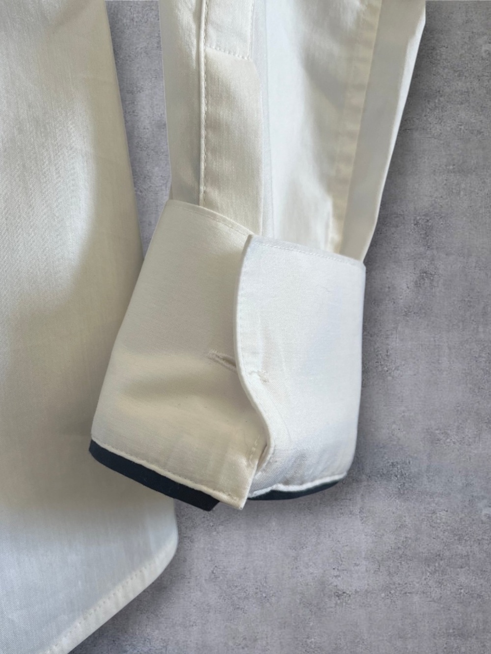Brooks Brothers White Tailored Button-Down Shirt with Contrast Navy Piping & Cuf - Picture 4 of 6